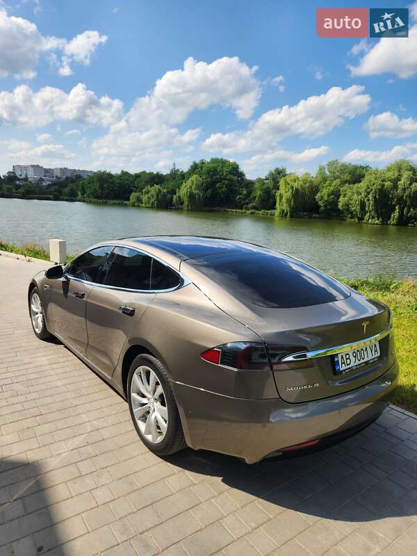 Лифтбек Tesla Model S 2016 в Виннице