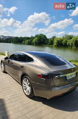 Лифтбек Tesla Model S 2016 в 