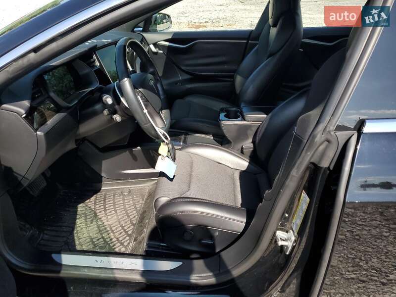 Лифтбек Tesla Model S 2018 в Львове
