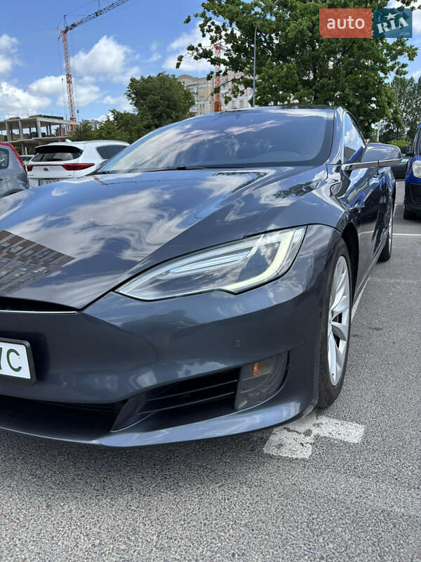 Ліфтбек Tesla Model S 2017 в Львові