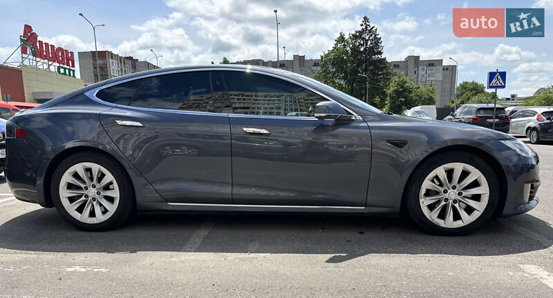 Ліфтбек Tesla Model S 2017 в Львові