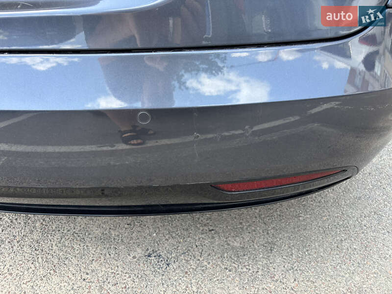 Ліфтбек Tesla Model S 2017 в Львові