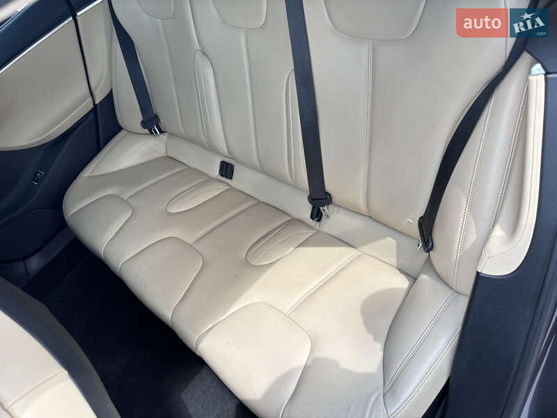 Ліфтбек Tesla Model S 2017 в Львові