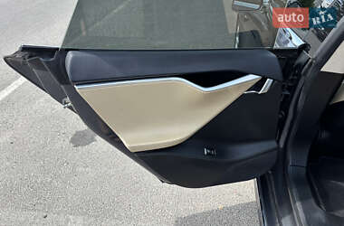 Лифтбек Tesla Model S 2017 в Львове