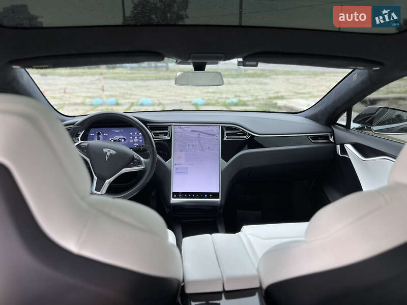 Ліфтбек Tesla Model S 2017 в Харкові