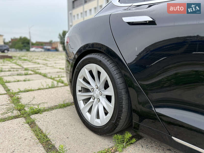 Ліфтбек Tesla Model S 2017 в Харкові