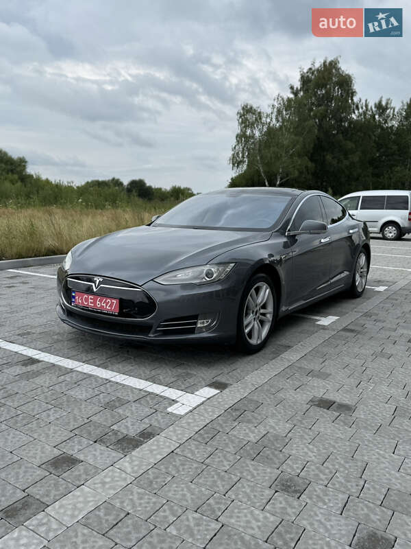 Лифтбек Tesla Model S 2013 в 