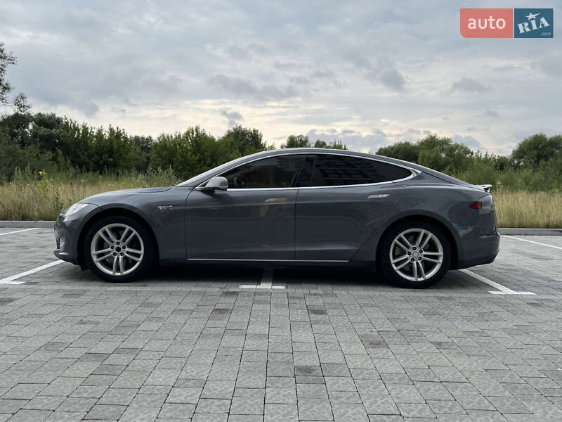 Лифтбек Tesla Model S 2013 в 