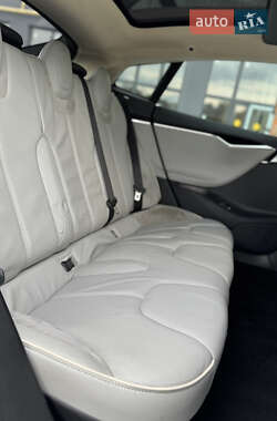 Лифтбек Tesla Model S 2013 в 