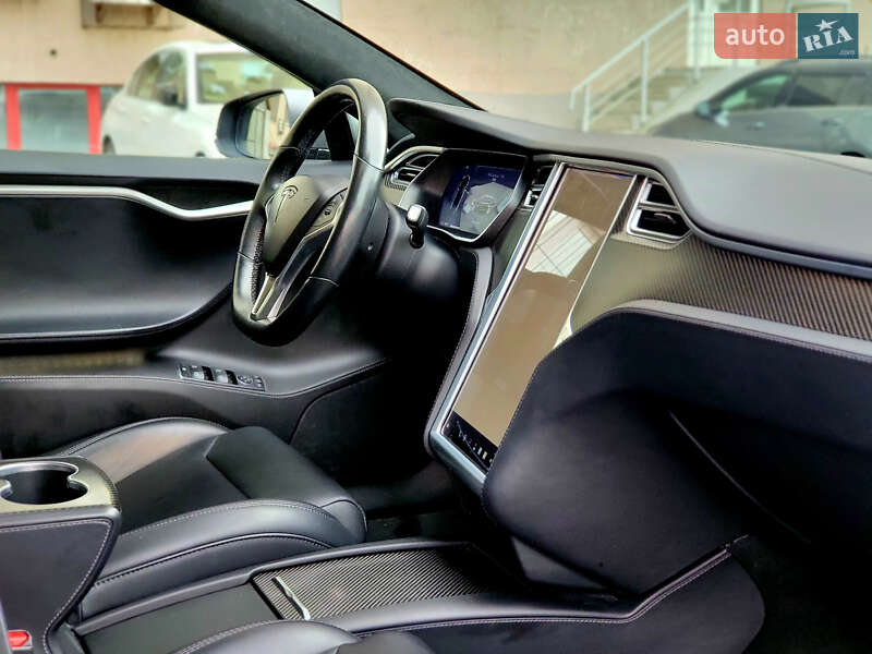 Ліфтбек Tesla Model S 2017 в Києві
