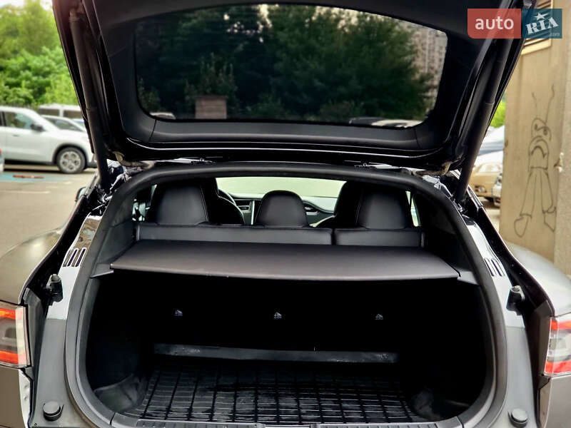 Ліфтбек Tesla Model S 2017 в Києві