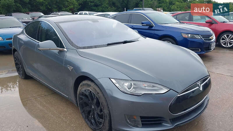 Лифтбек Tesla Model S 2014 в 