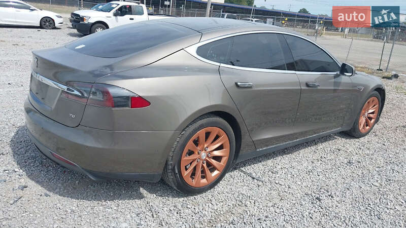 Ліфтбек Tesla Model S 2016 в Львові