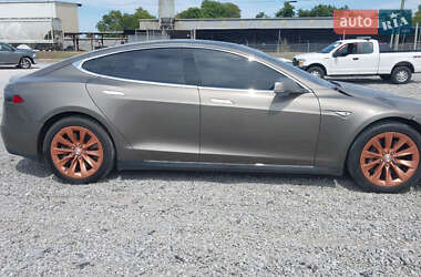 Лифтбек Tesla Model S 2016 в 
