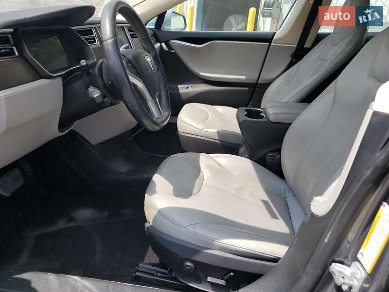 Ліфтбек Tesla Model S 2014 в Львові