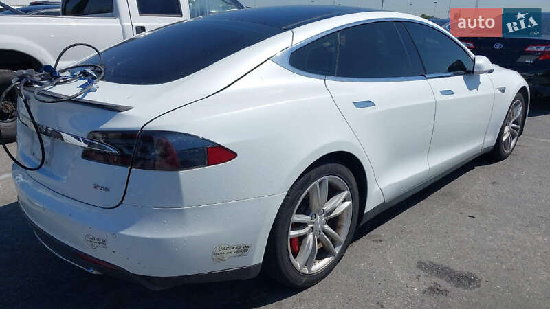 Лифтбек Tesla Model S 2014 в Львове