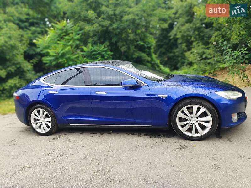 Лифтбек Tesla Model S 2016 в Киеве