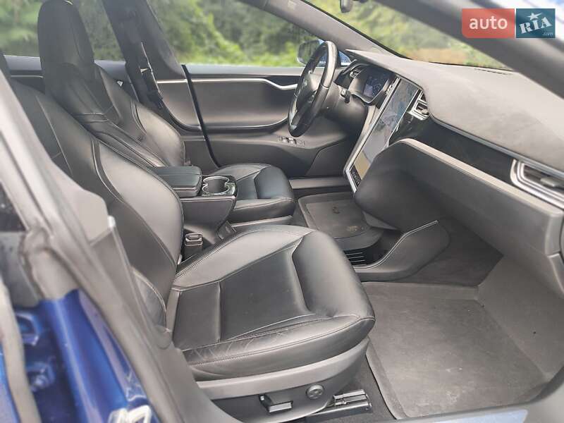 Лифтбек Tesla Model S 2016 в Киеве