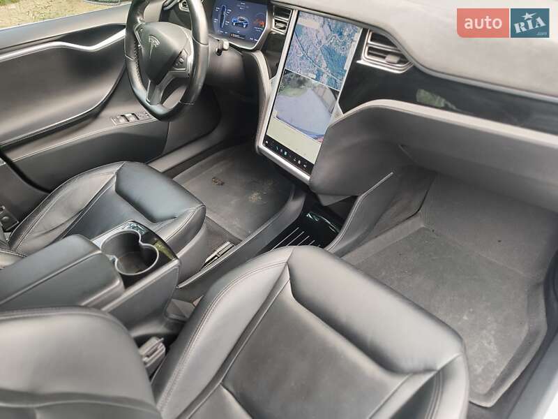 Лифтбек Tesla Model S 2016 в Киеве