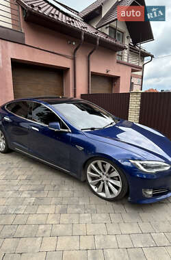 Лифтбек Tesla Model S 2016 в 