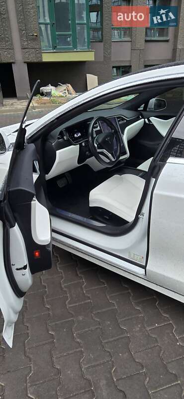Лифтбек Tesla Model S 2017 в Киеве