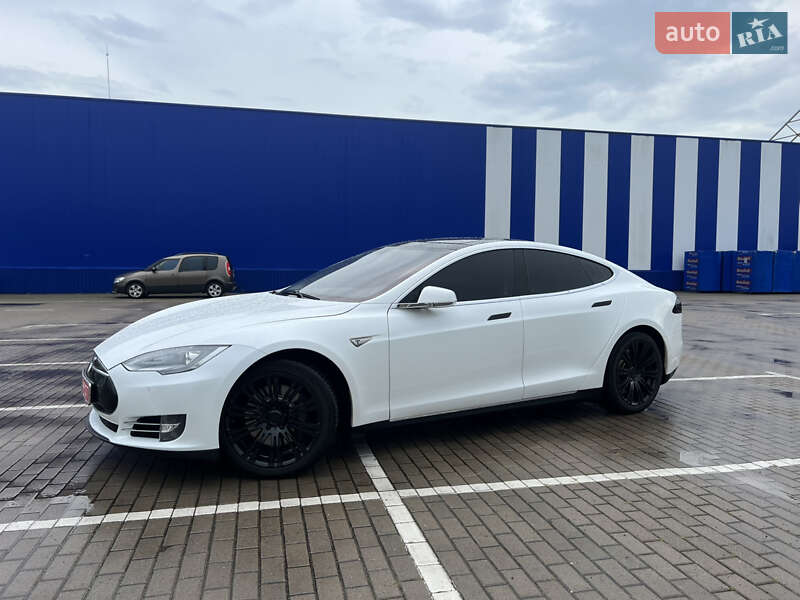 Лифтбек Tesla Model S 2014 в Дубно
