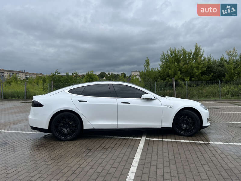 Лифтбек Tesla Model S 2014 в Дубно