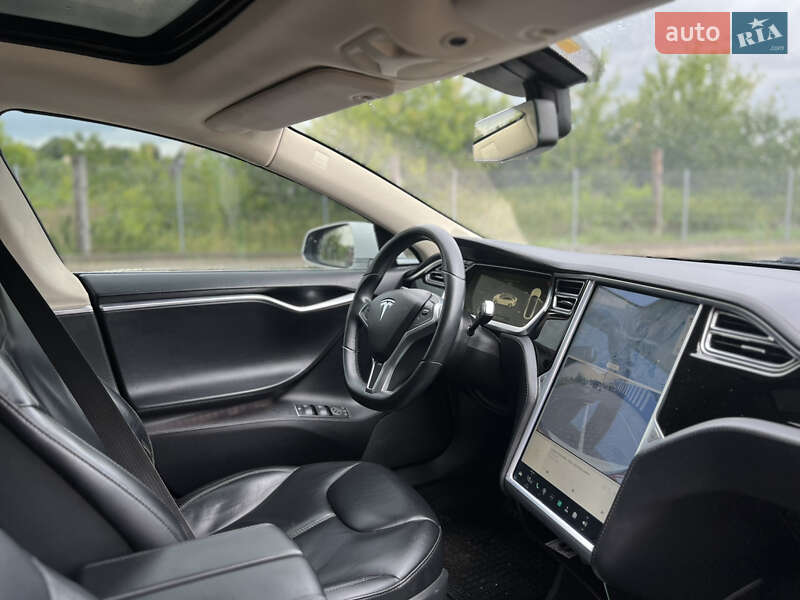 Лифтбек Tesla Model S 2014 в Дубно