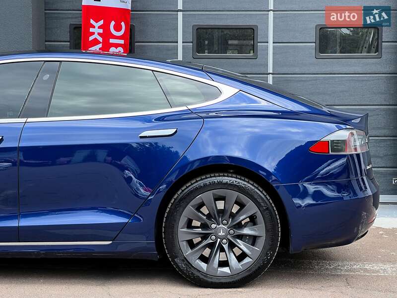 Лифтбек Tesla Model S 2018 в Киеве