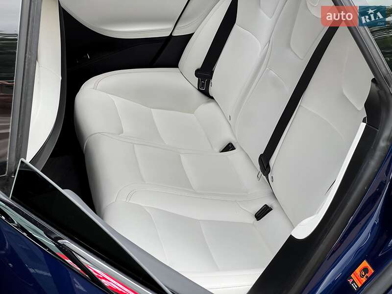 Лифтбек Tesla Model S 2018 в Киеве