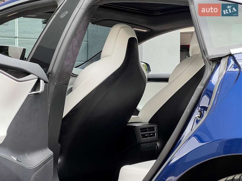 Лифтбек Tesla Model S 2018 в Киеве