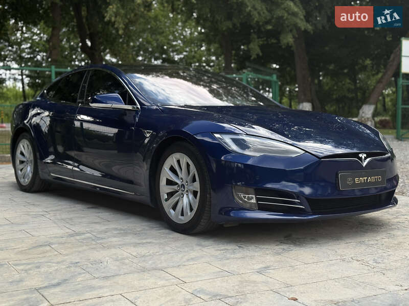 Ліфтбек Tesla Model S 2017 в Івано-Франківську