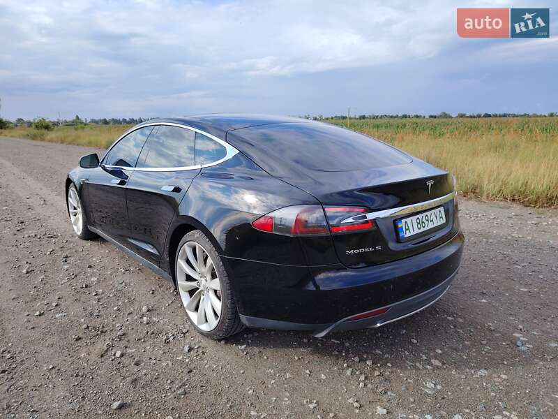 Ліфтбек Tesla Model S 2014 в Києві