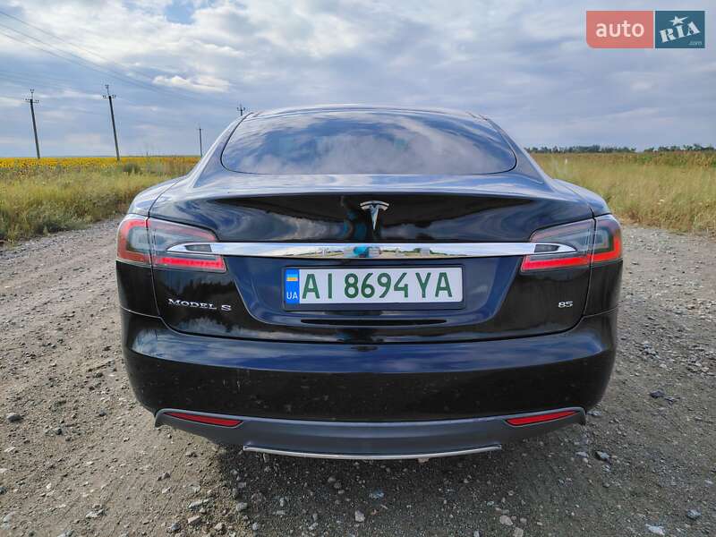 Ліфтбек Tesla Model S 2014 в Києві