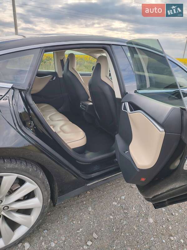 Ліфтбек Tesla Model S 2014 в Києві
