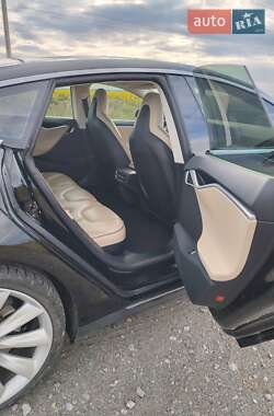 Лифтбек Tesla Model S 2014 в 