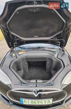 Лифтбек Tesla Model S 2014 в 