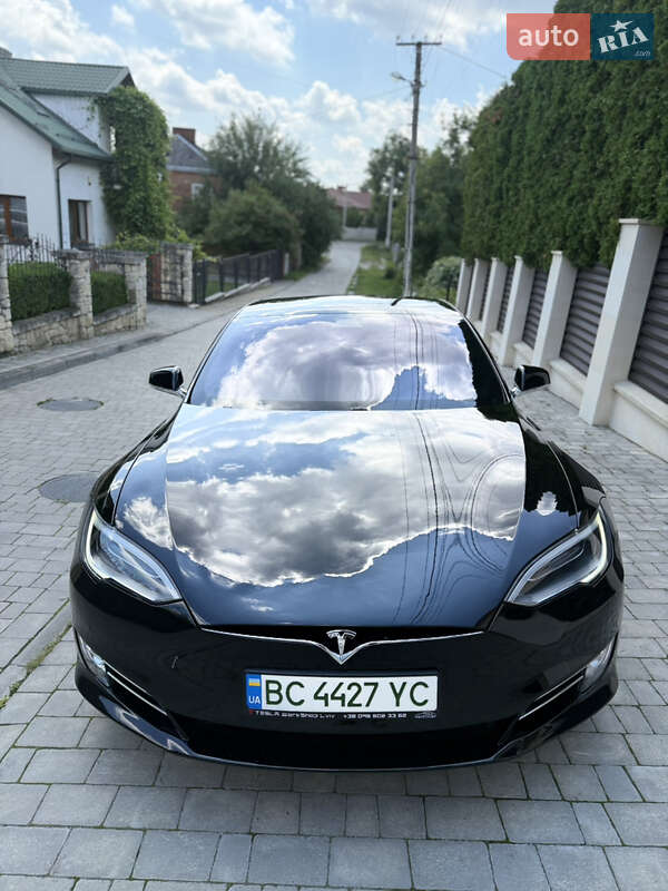 Ліфтбек Tesla Model S 2017 в Львові