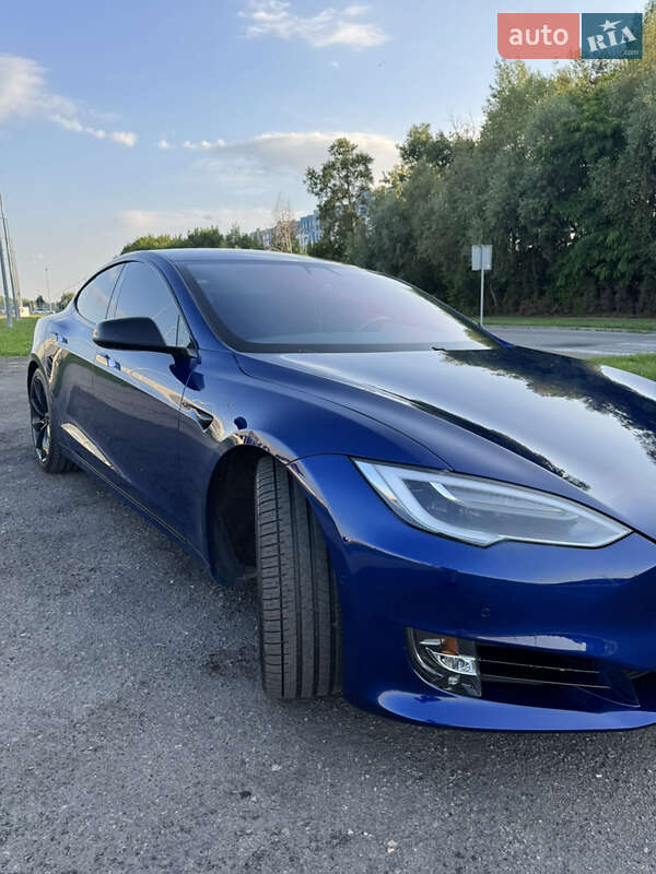 Ліфтбек Tesla Model S 2016 в Львові