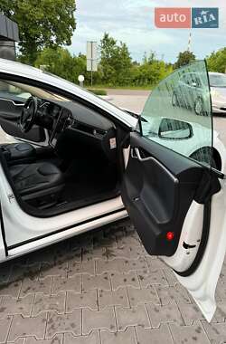 Ліфтбек Tesla Model S 2014 в 