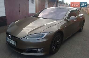 Ліфтбек Tesla Model S 2015 в Києві