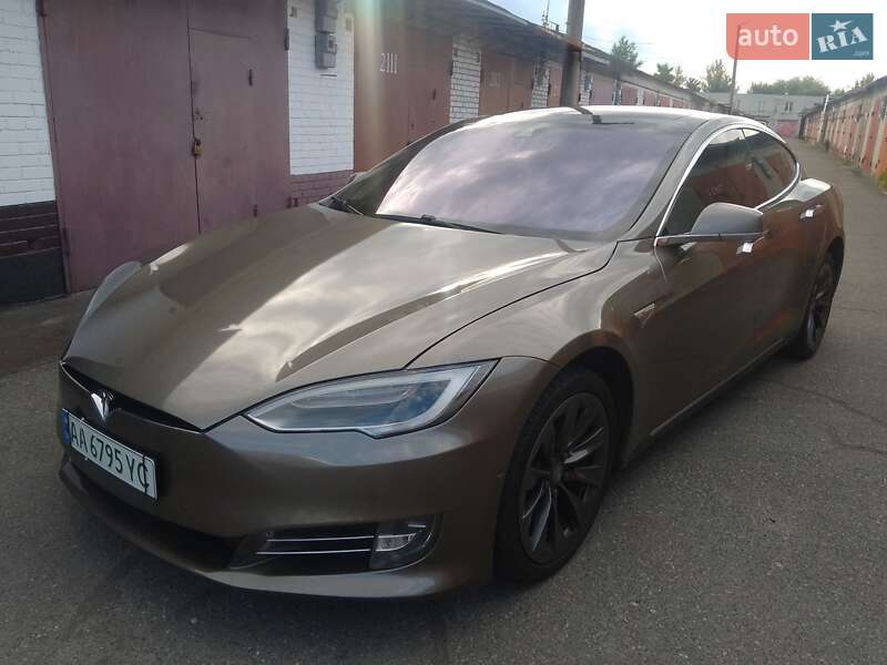 Tesla Model S 2015
