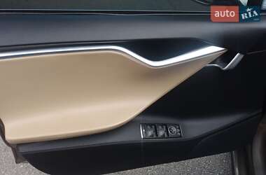 Лифтбек Tesla Model S 2015 в 