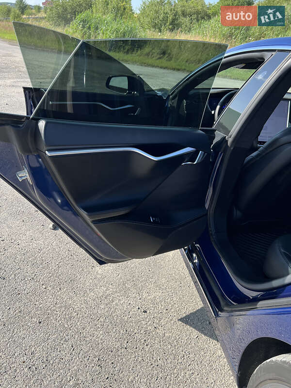 Лифтбек Tesla Model S 2016 в Тернополе