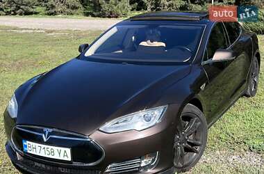 Лифтбек Tesla Model S 2013 в 