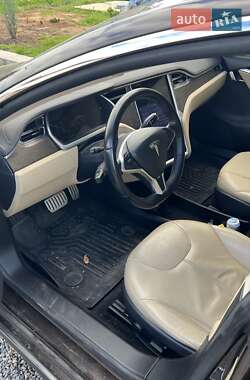 Лифтбек Tesla Model S 2013 в 
