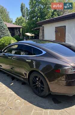 Лифтбек Tesla Model S 2013 в 