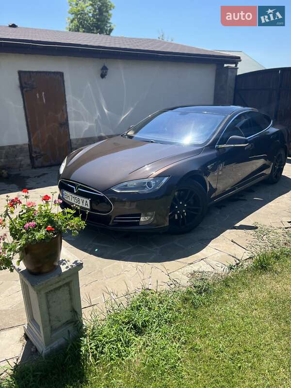 Ліфтбек Tesla Model S 2013 в Одесі