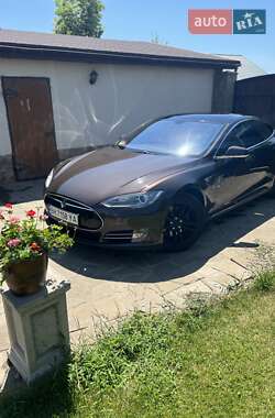 Лифтбек Tesla Model S 2013 в 