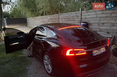 Лифтбек Tesla Model S 2014 в 